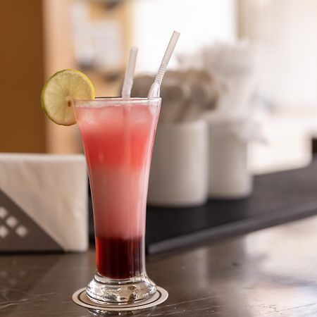 Old Palace Resort Sahl Hasheesh Hurghada Exterior foto A strawberry and lime juice