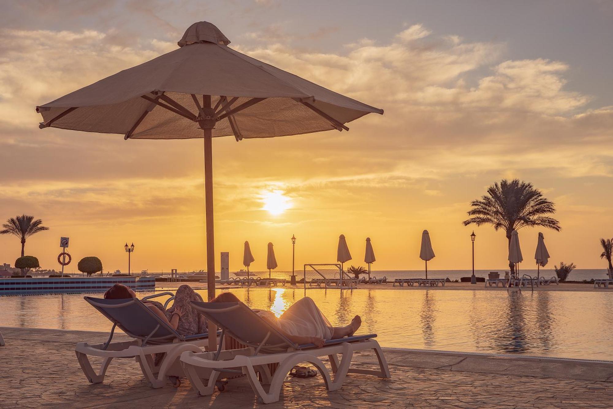 Old Palace Resort Sahl Hasheesh Hurghada Exterior foto Sunset at the Dead Sea