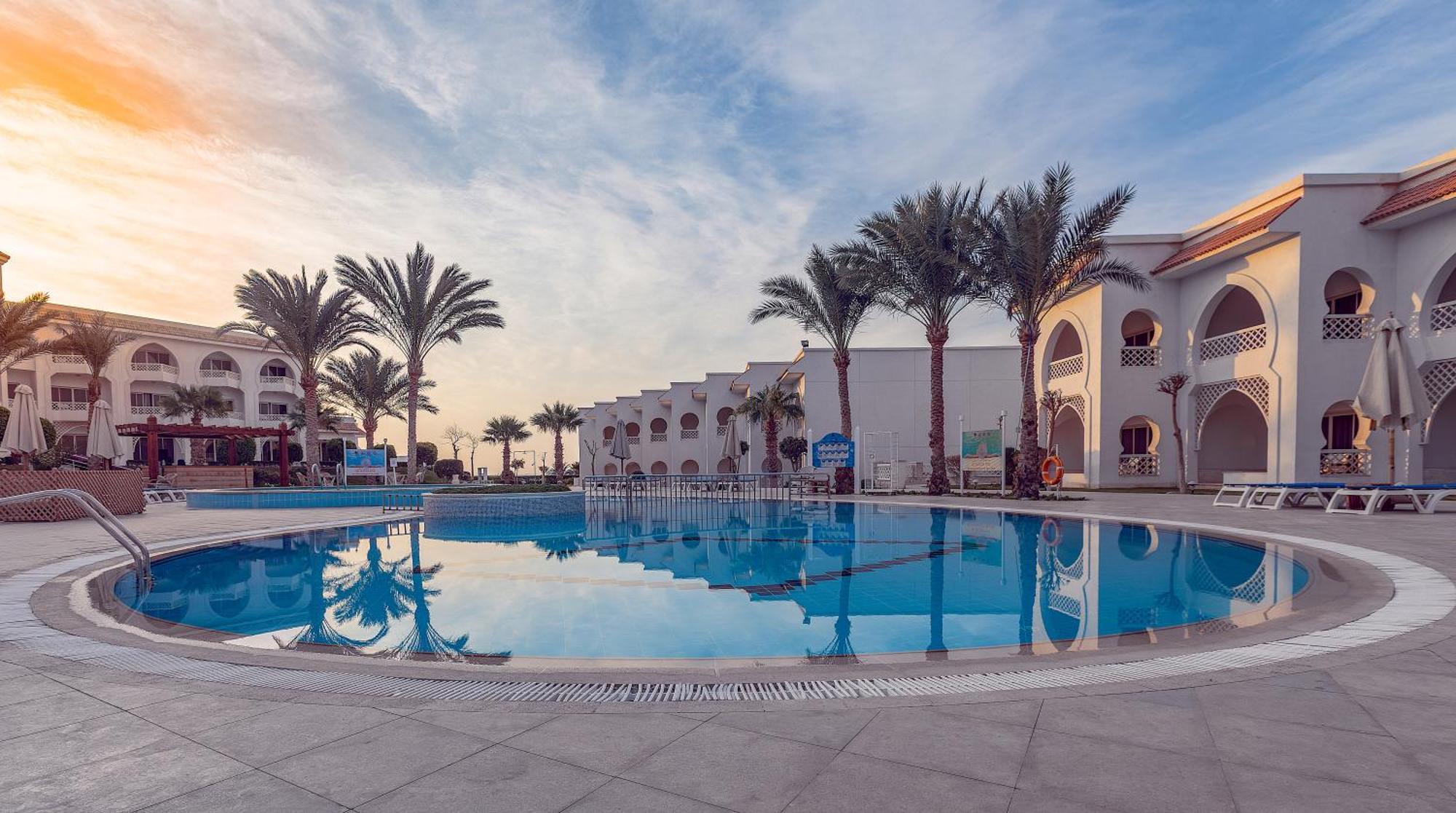 Old Palace Resort Sahl Hasheesh Hurghada Exterior foto The swimming pool at the hotel