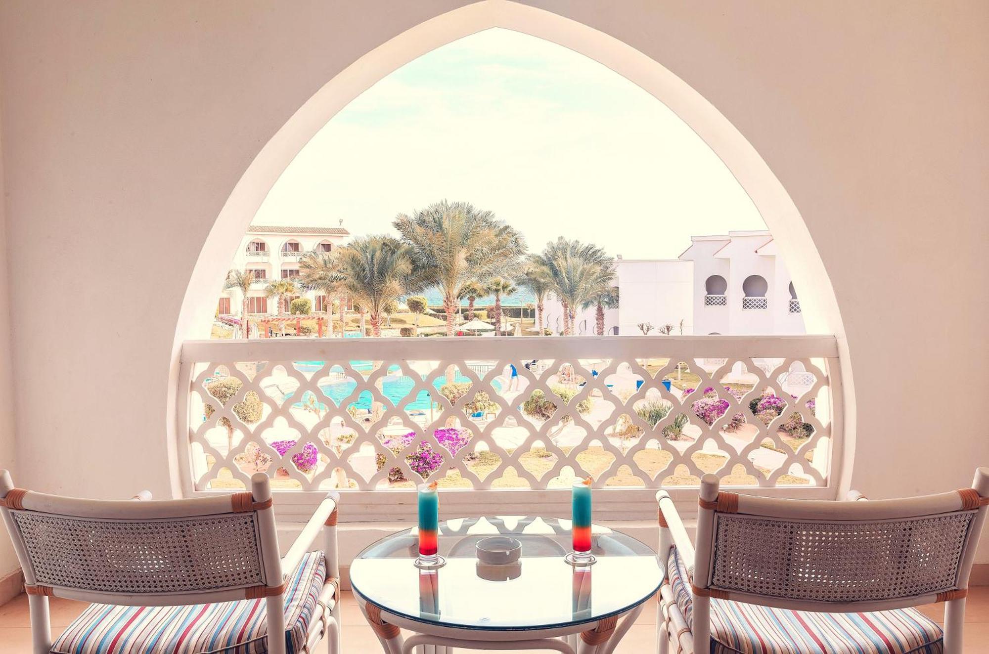 Old Palace Resort Sahl Hasheesh Hurghada Exterior foto Balcony of a suite