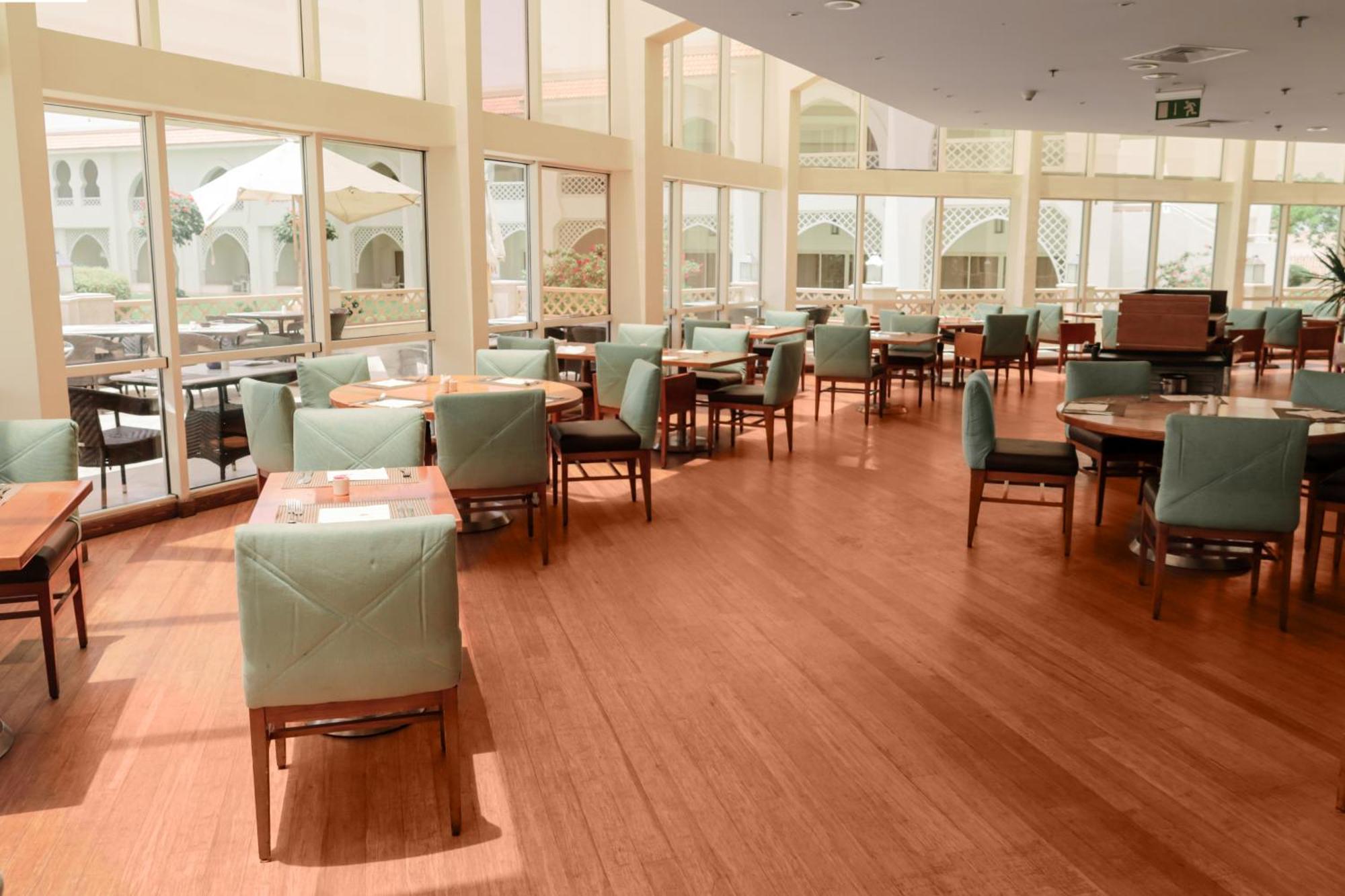 Old Palace Resort Sahl Hasheesh Hurghada Exterior foto A restaurant with vinyl flooring