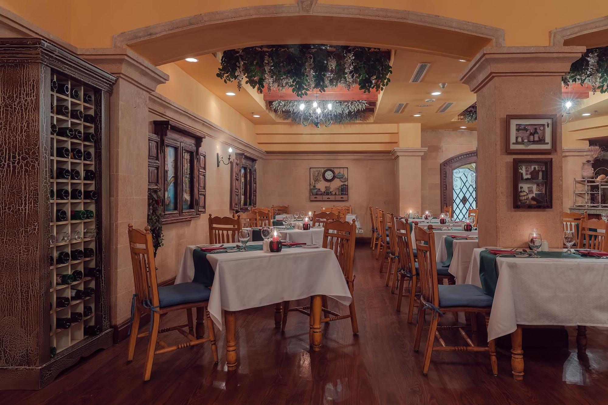 Old Palace Resort Sahl Hasheesh Hurghada Exterior foto The restaurant's interior