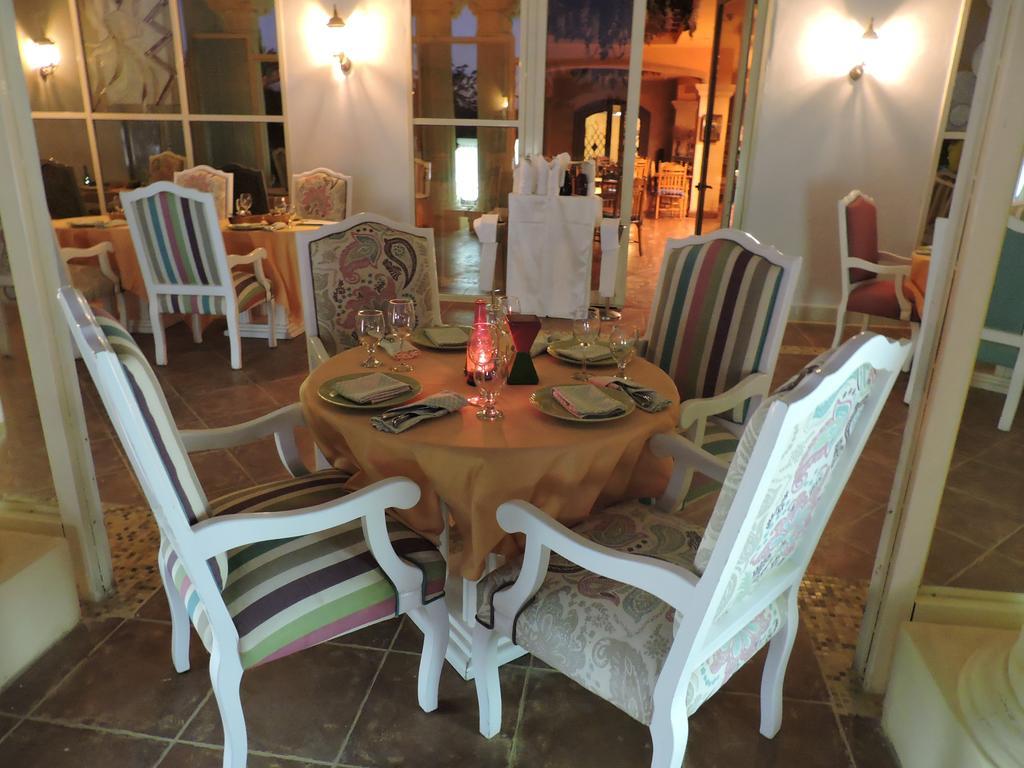 Old Palace Resort Sahl Hasheesh Hurghada Exterior foto A restaurant in the resort